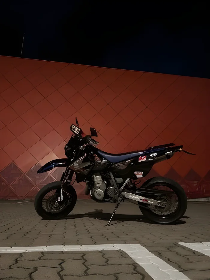 Thumbnail 3 background