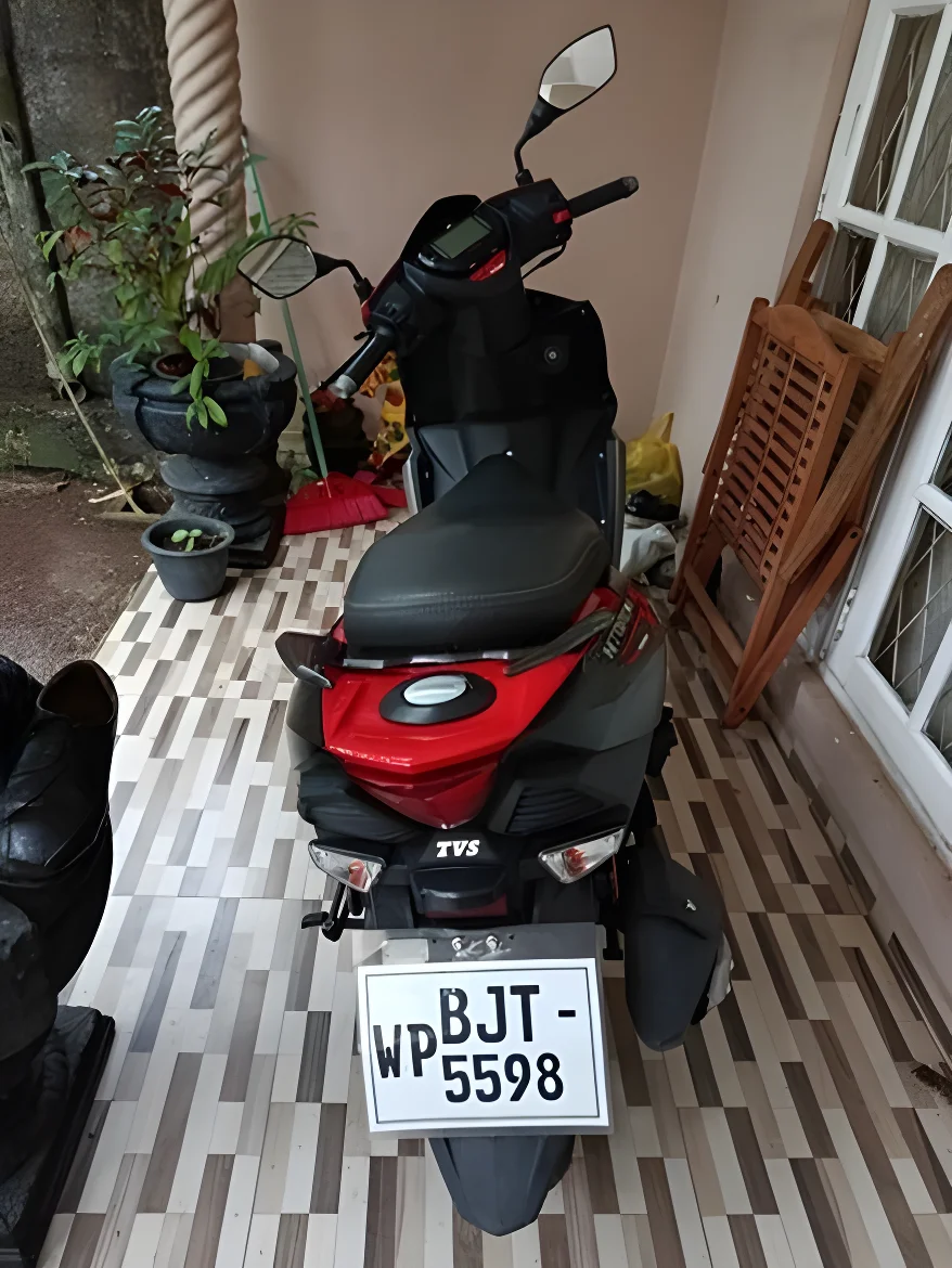 Thumbnail 3 background