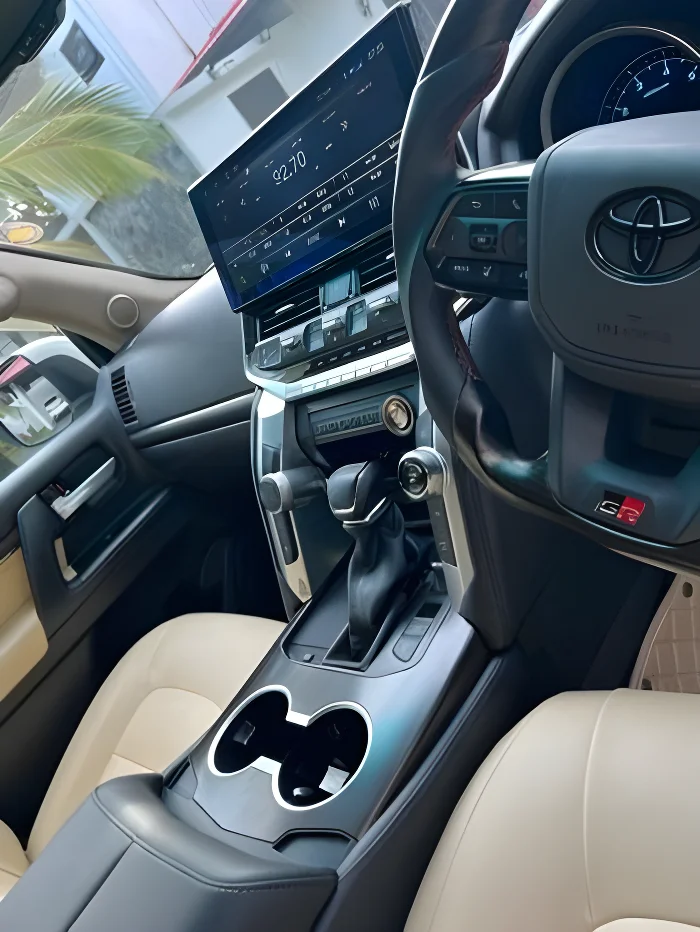 Thumbnail 3 background