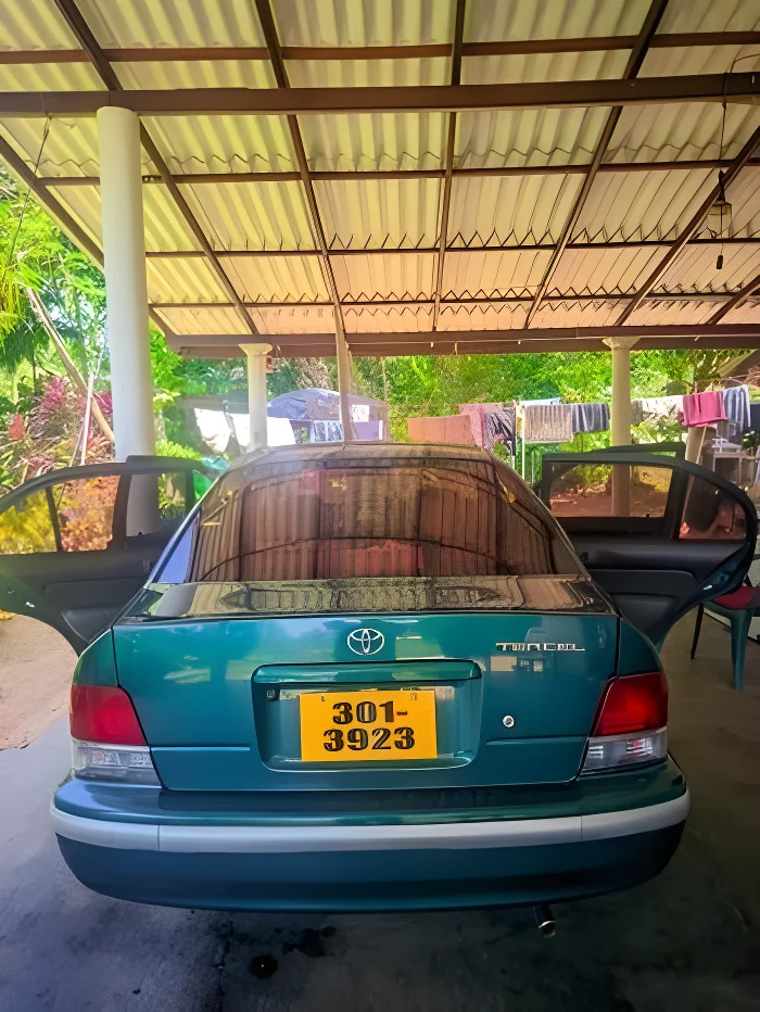 Thumbnail 3 background