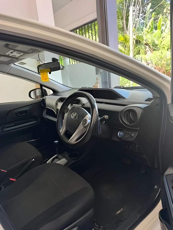 Thumbnail 3 background