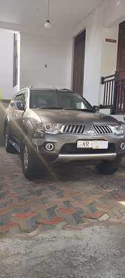 2011 Mitsubishi Montero