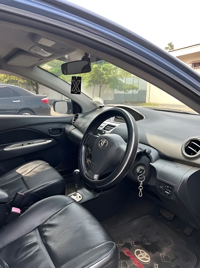 Thumbnail 2 background