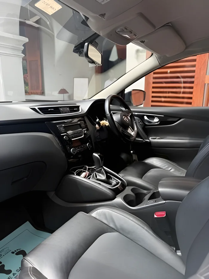 Thumbnail 3 background