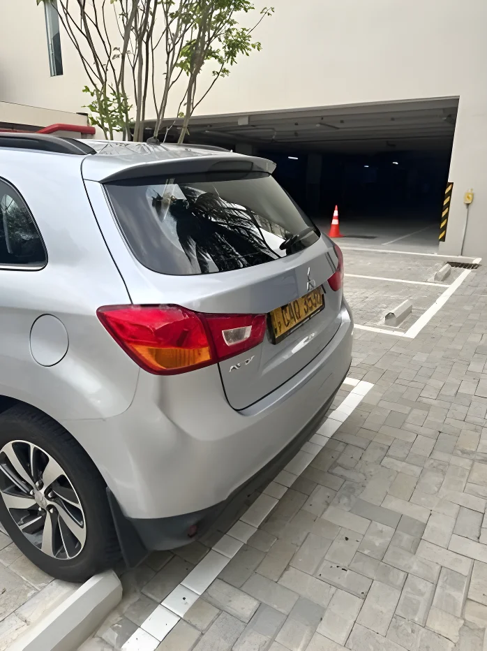 Thumbnail 3 background