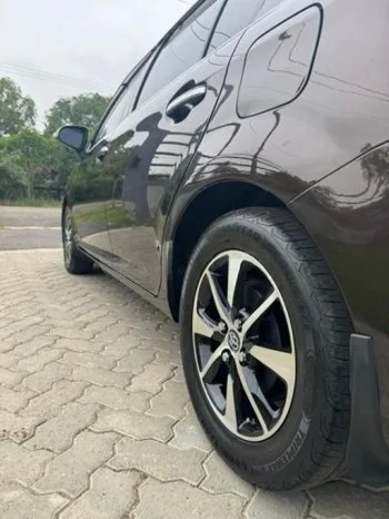 Thumbnail 3 background