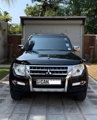 2015 Mitsubishi Montero