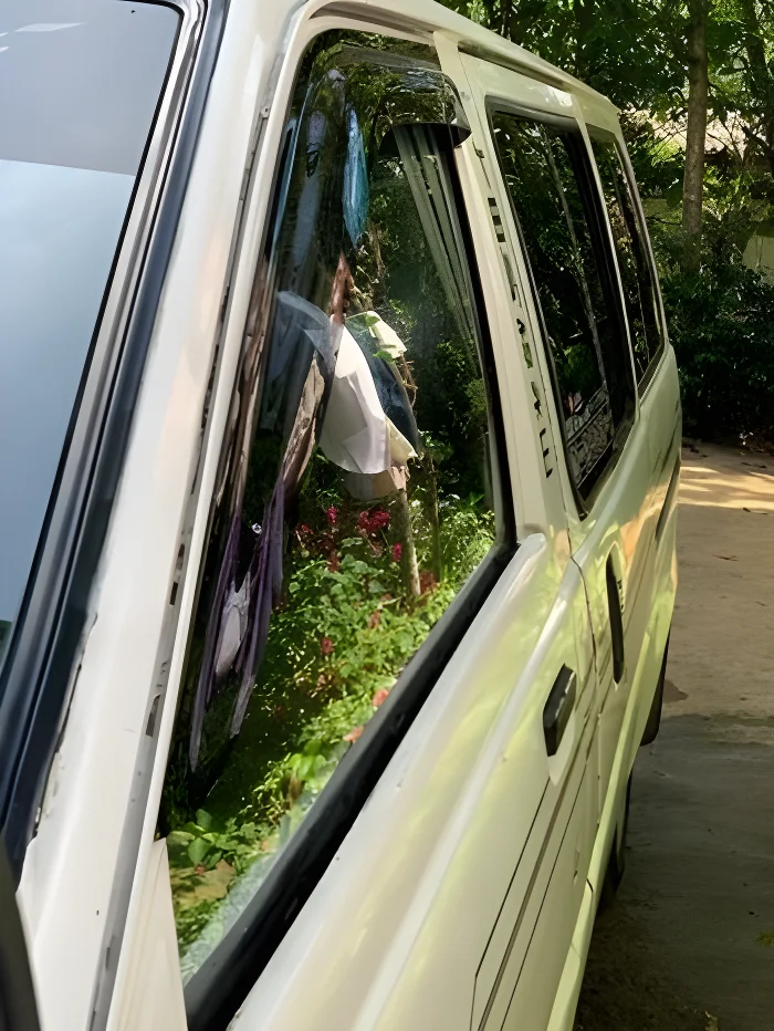 Thumbnail 2 background