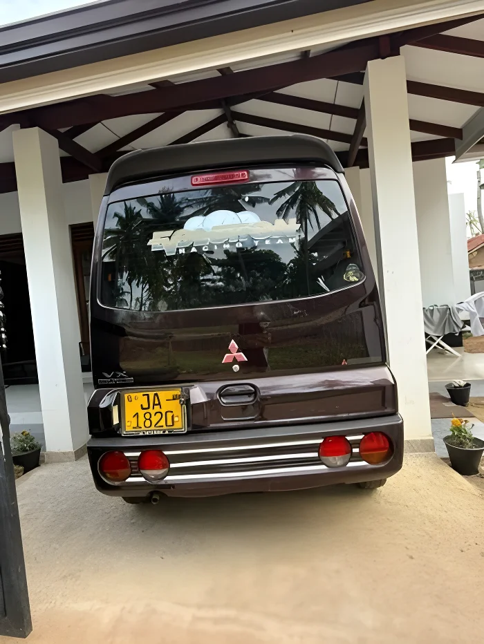 Thumbnail 4 background