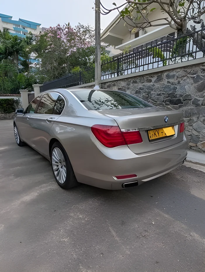 Thumbnail 4 background