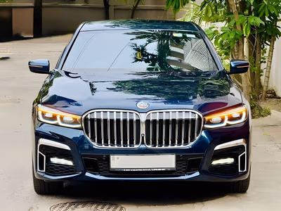 2023 BMW 740e