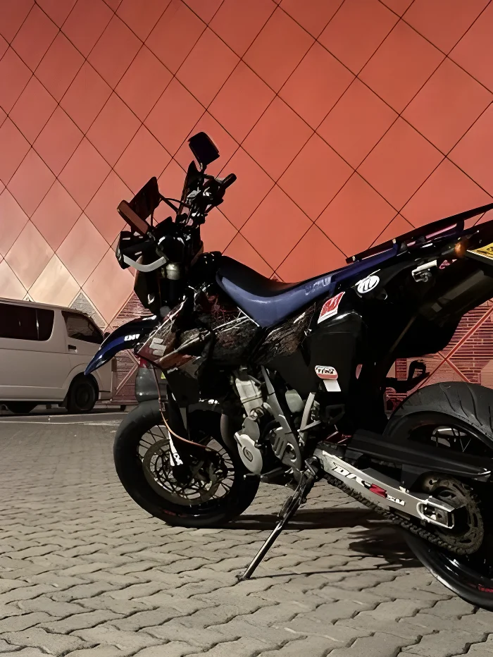 Thumbnail 4 background