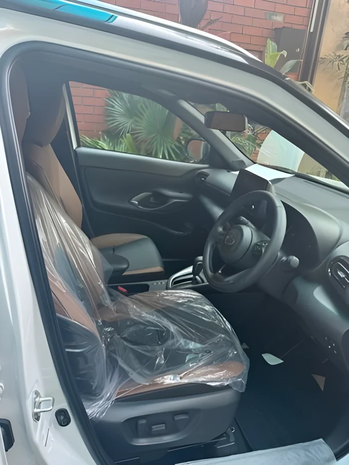 Thumbnail 3 background