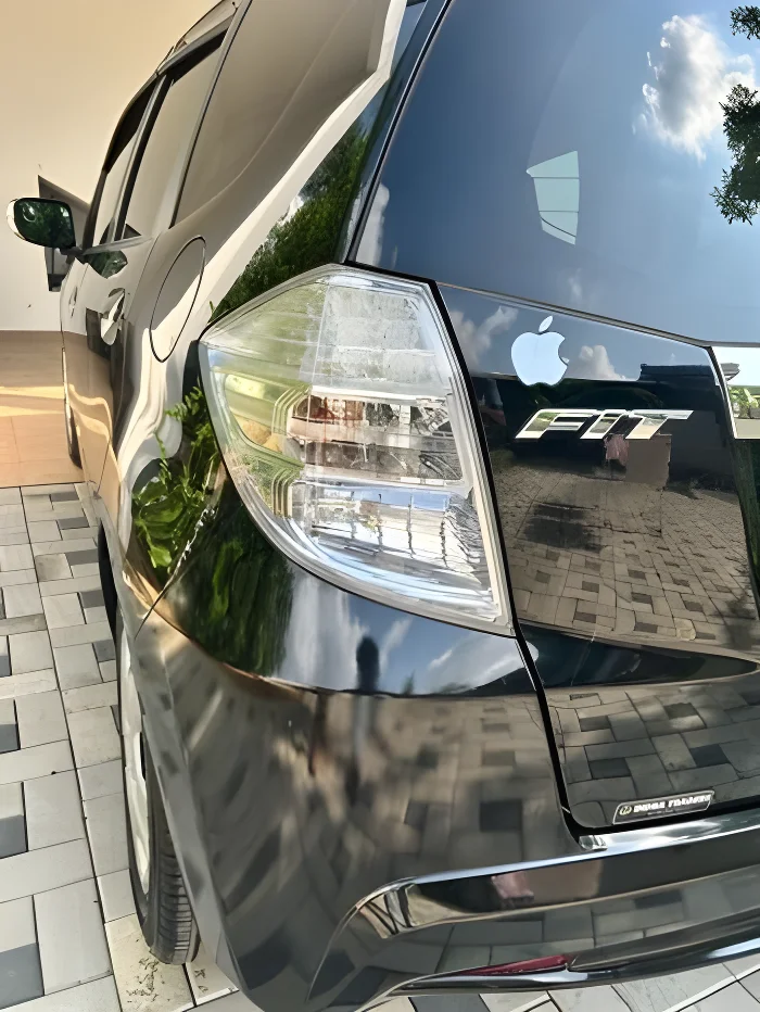 Thumbnail 3 background