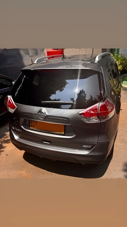 Thumbnail 3 background