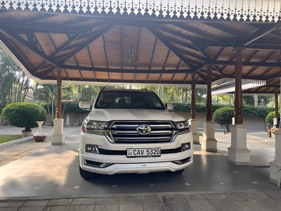 2016 Toyota Land Cruiser Sahara