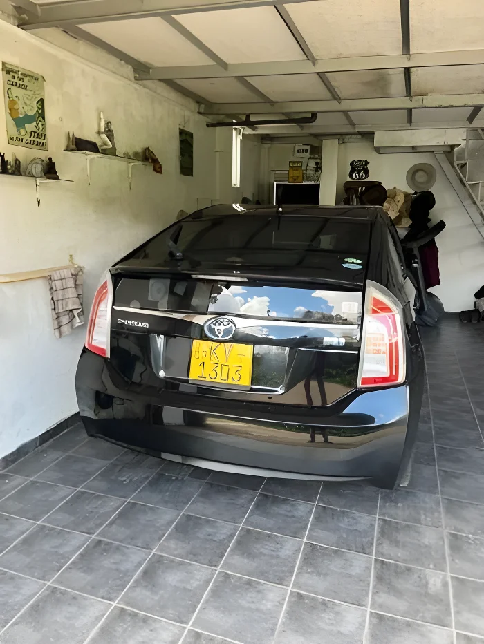 Thumbnail 3 background