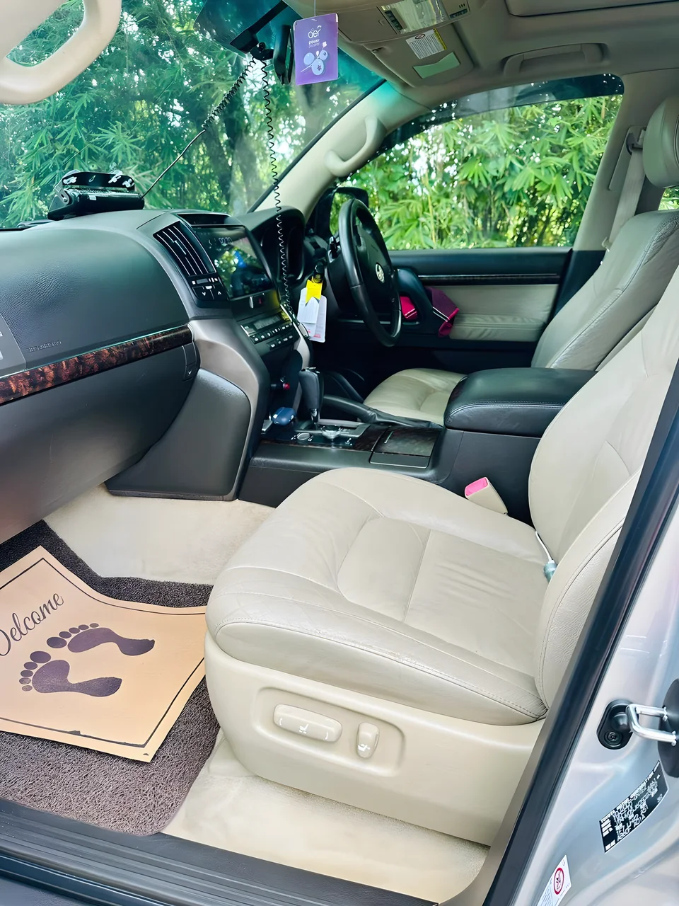 Thumbnail 5 background