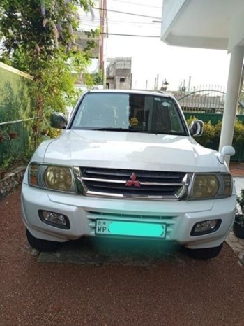 2001 Mitsubishi Montero