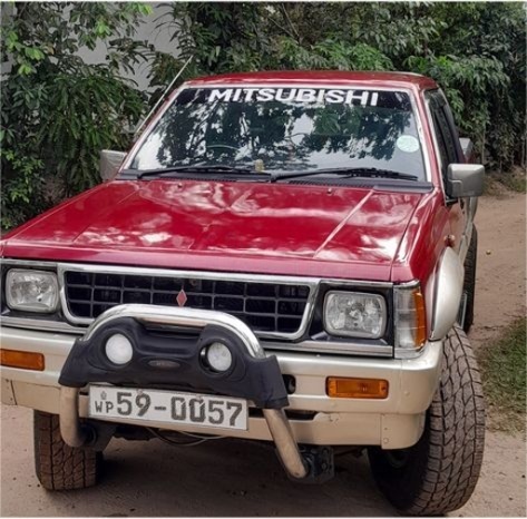 1996 Mitsubishi Strada