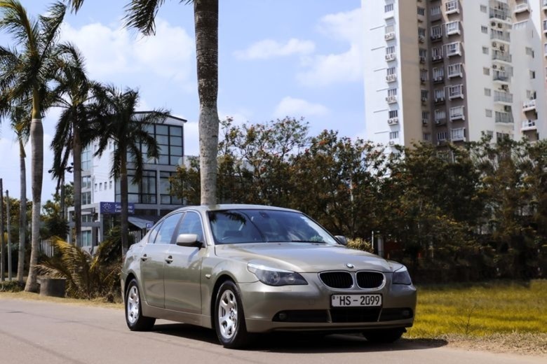 2003 BMW 520i