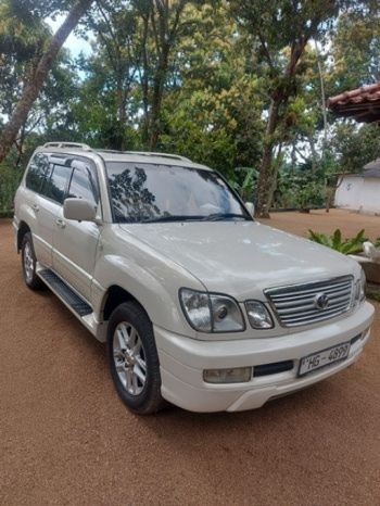 2000 Toyota Land Cruiser Sahara