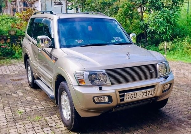 2002 Mitsubishi Montero